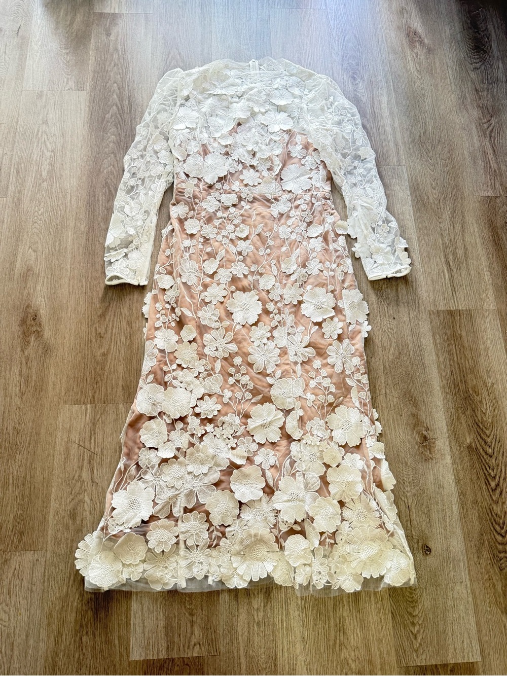 elliatt shannon white 3d floral embellished midi bridal wedding dress Size XXL - Picture 8 of 13